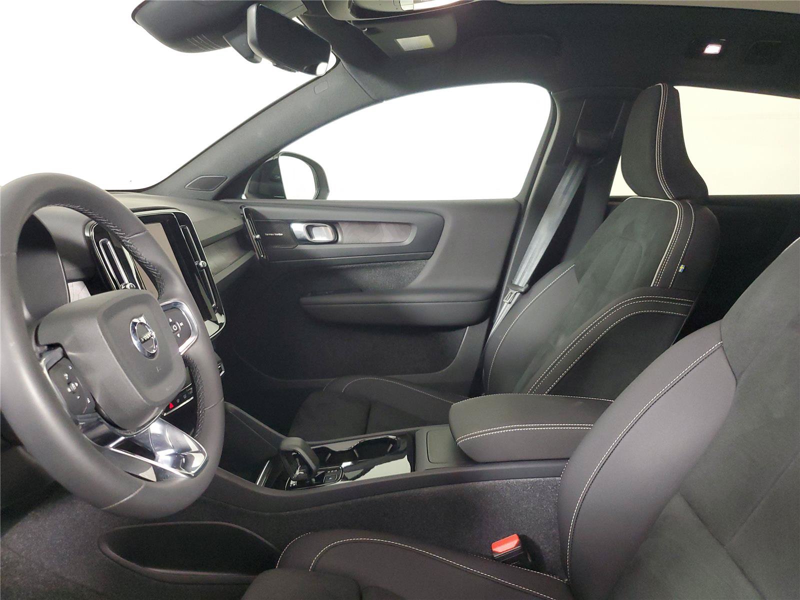 Certified 2024 Volvo C40 P8 Recharge Ultimate w/ Protection Package Premier RWD image 22