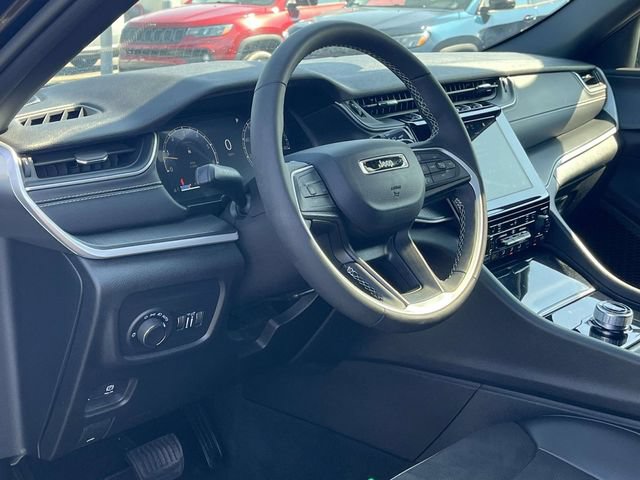 Used 2024 Jeep Grand Cherokee Altitude AWD/4WD image 12