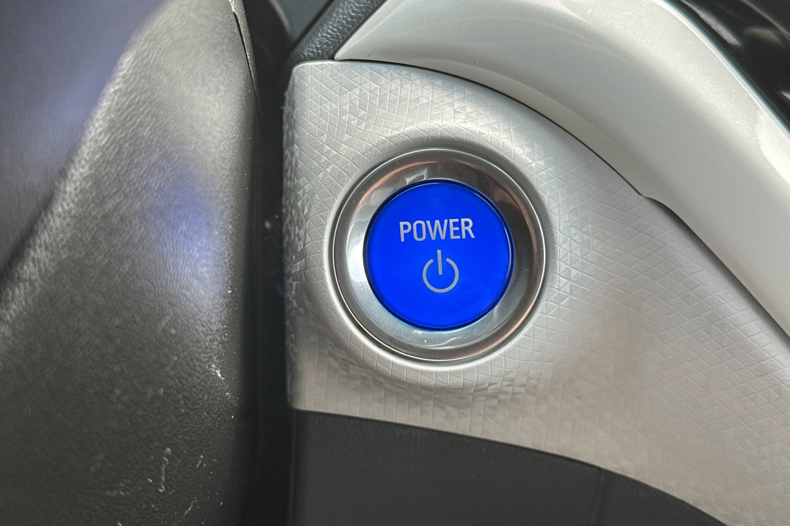 Used 2019 Chevrolet Bolt Premier w/ Infotainment Package image 35