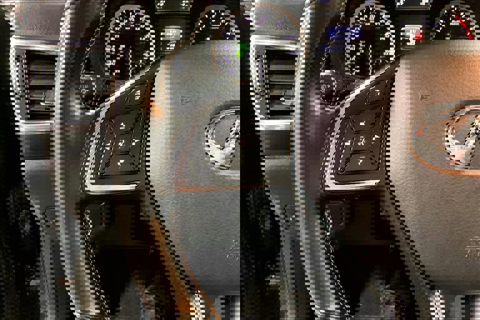 Used 2019 INFINITI QX30 LUXE w/ Navigation Package image 24