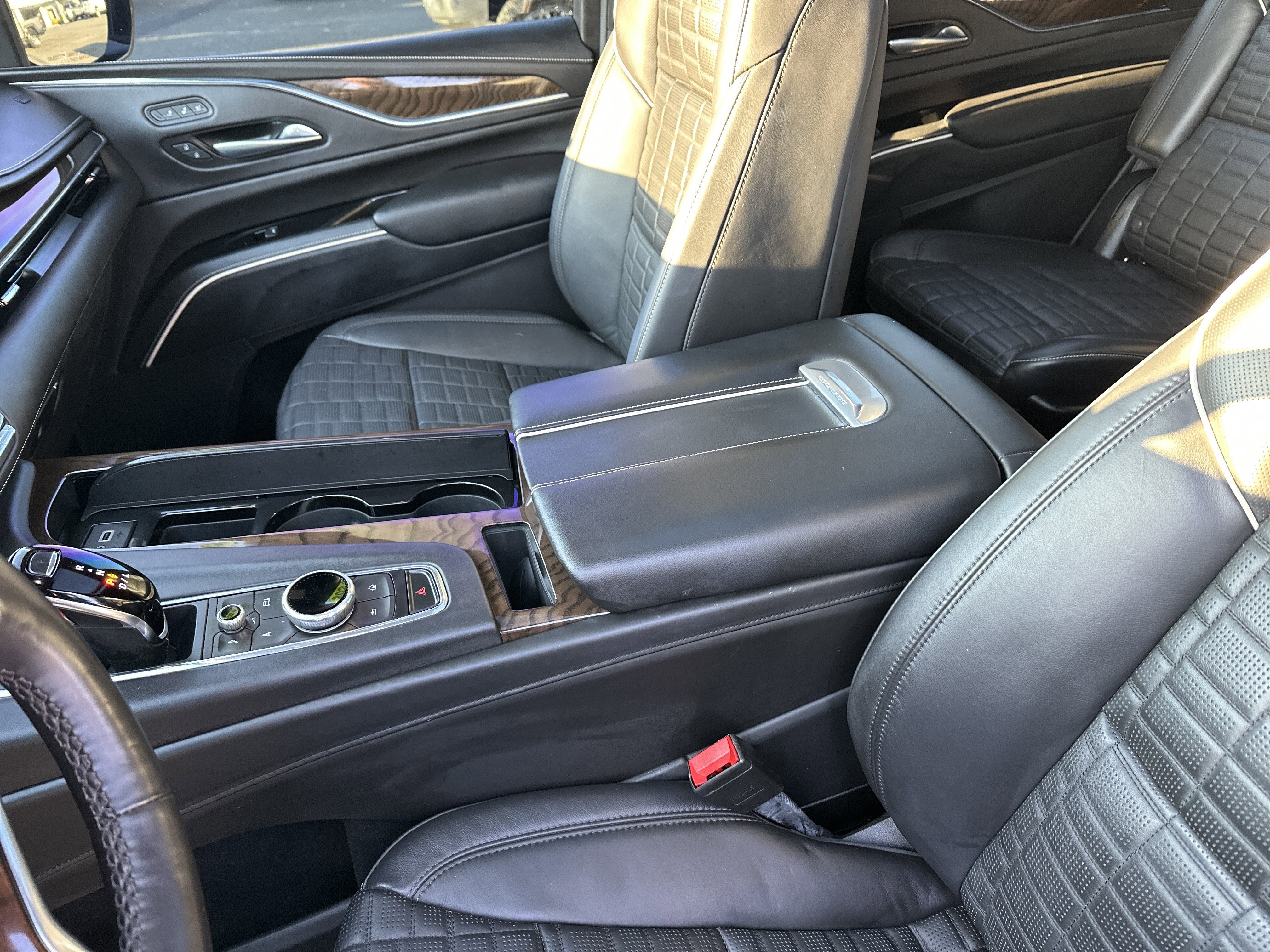 Used 2024 Cadillac Escalade Sport Platinum w/ LPO, ONYX Package image 16