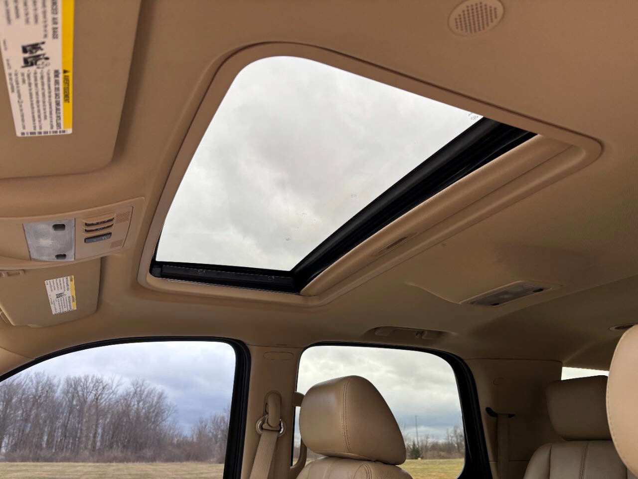 Used 2011 GMC Yukon SLT w/ SLT-2 Equipment Package image 11