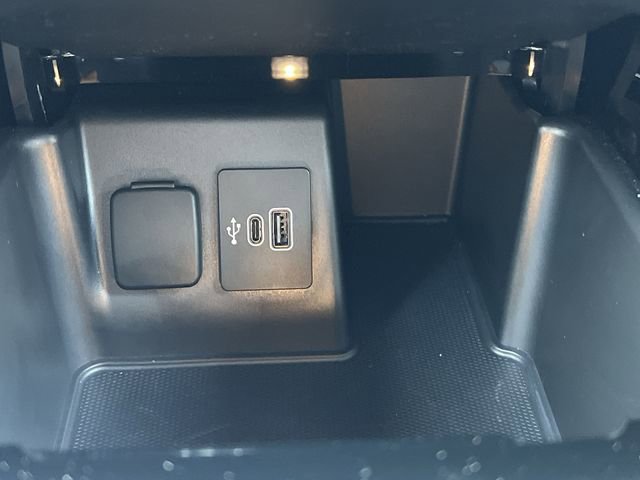 Used 2025 Ford Explorer Platinum w/ Ultimate Package AWD/4WD image 16