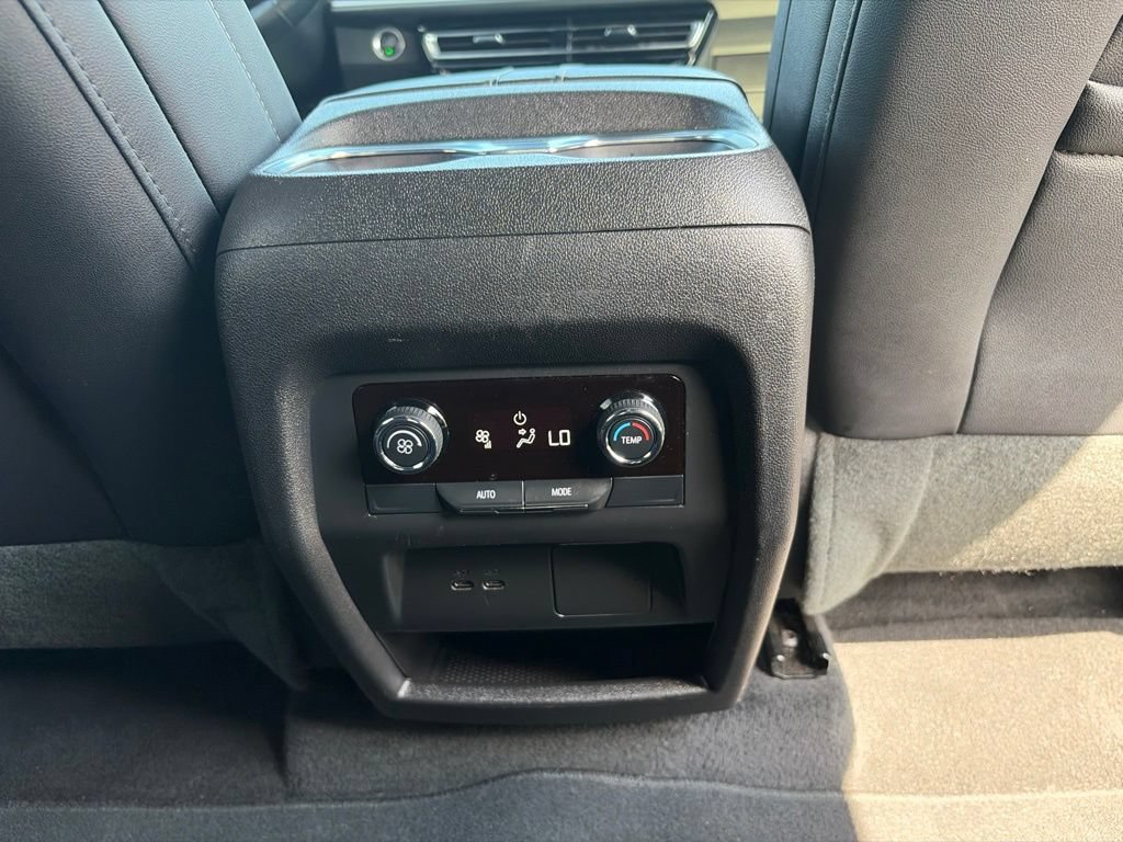 Used 2026 Chevrolet Traverse LT AWD/4WD image 37