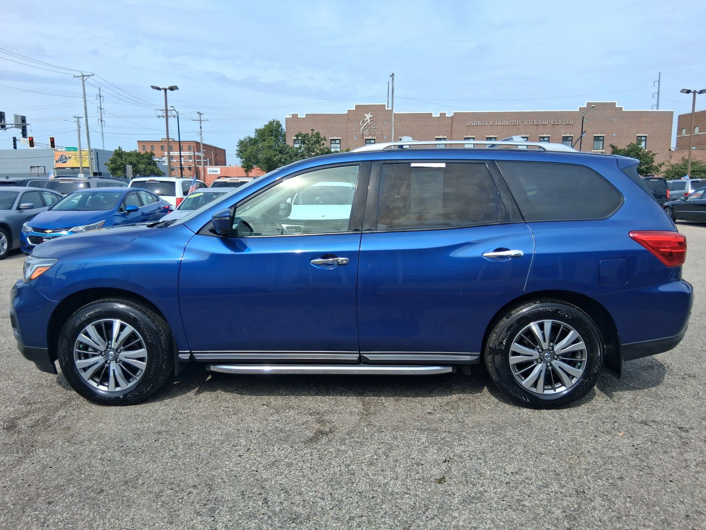 Used 2018 Nissan Pathfinder SL w/ Cargo Package AWD/4WD image 3