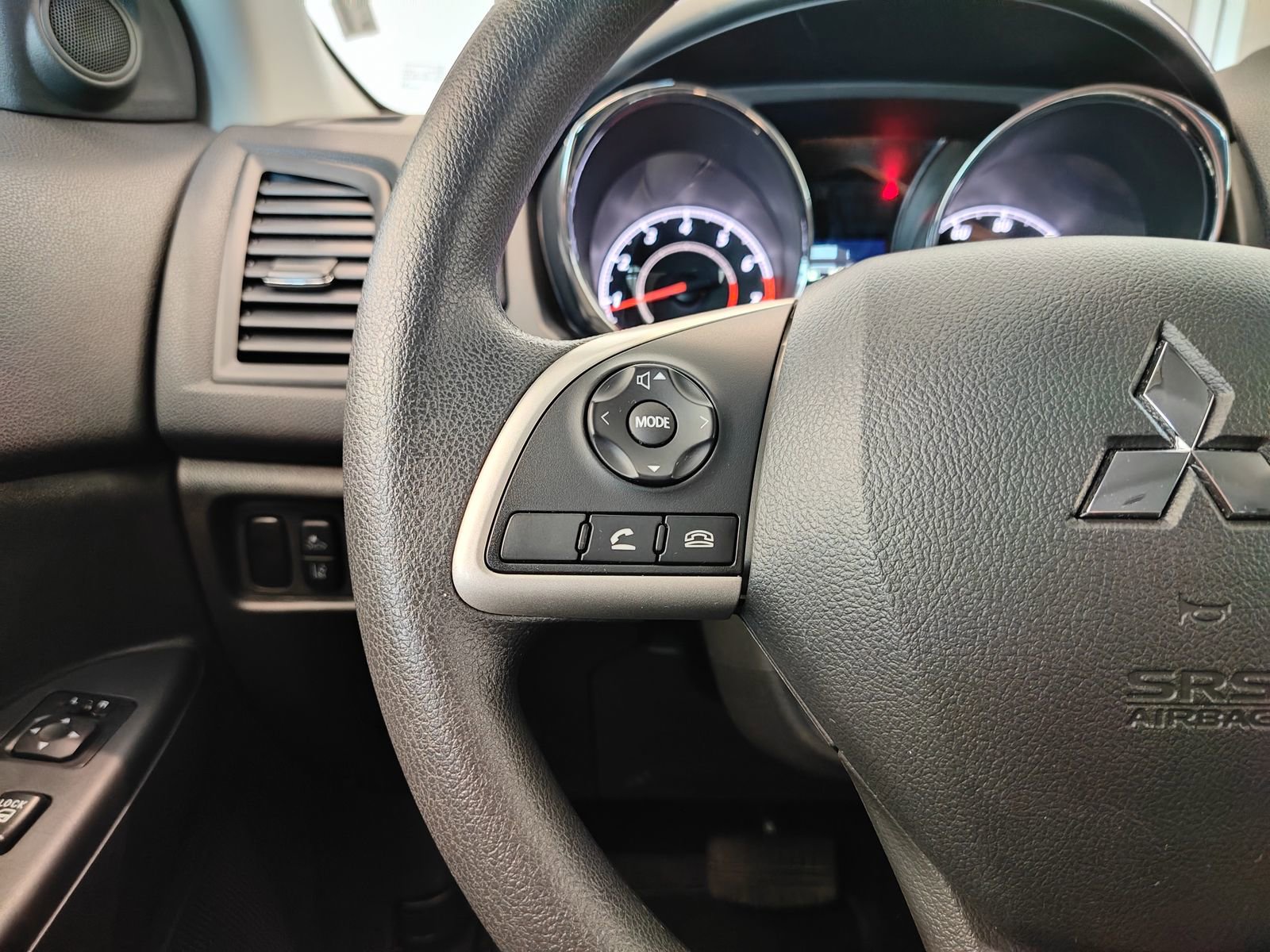 Used 2025 Mitsubishi Outlander Sport ES AWD/4WD image 17
