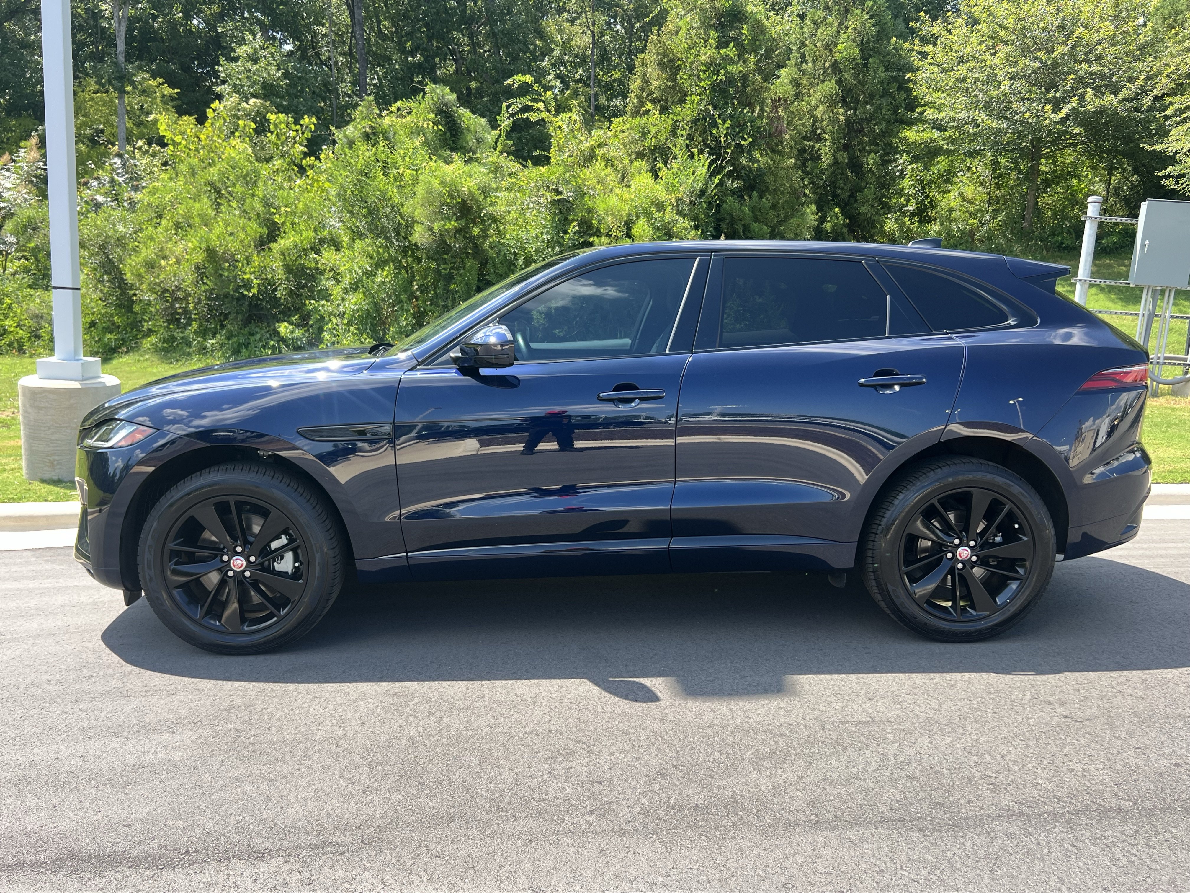 Certified 2023 Jaguar F-PACE R-Dynamic S AWD/4WD image 4
