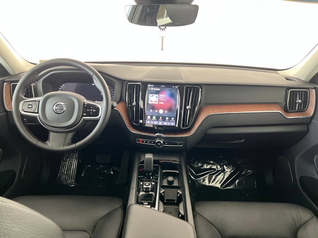 Used 2024 Volvo XC60 B5 Plus AWD/4WD image 14