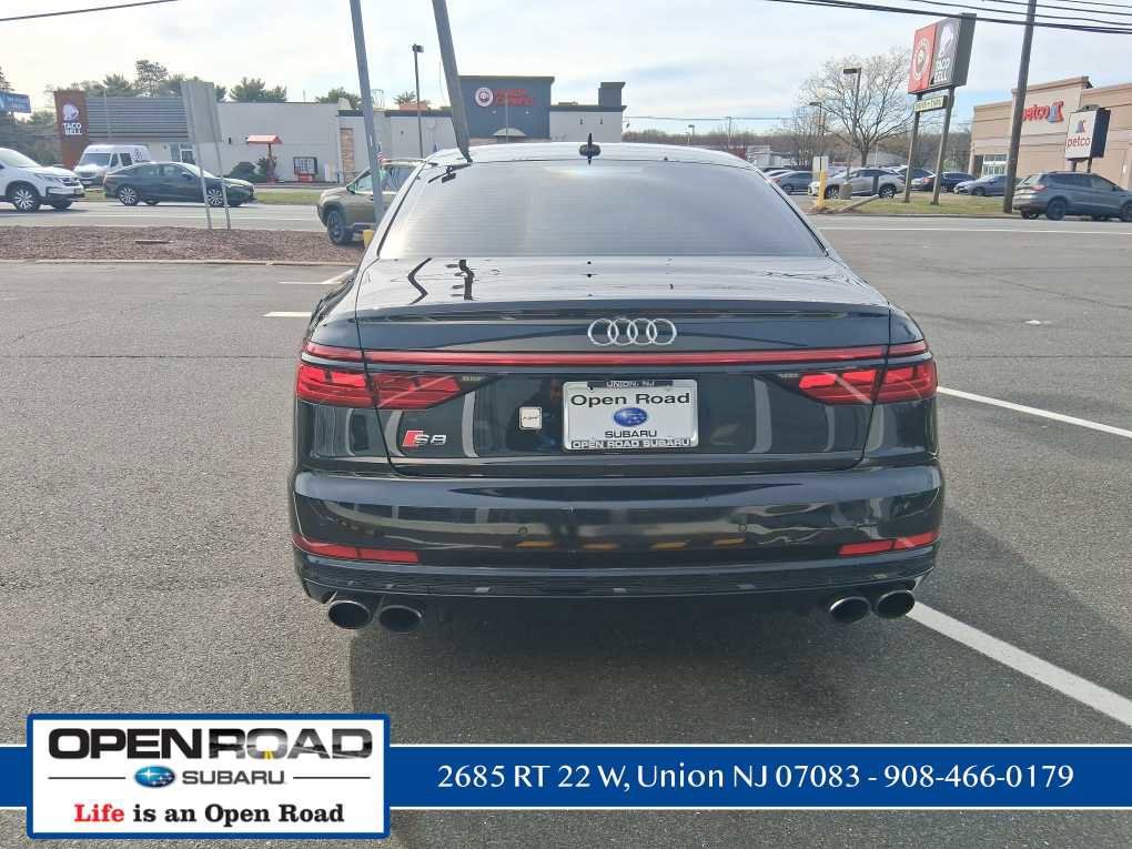 Used 2020 Audi S8 L w/ S8 Executive Package image 6