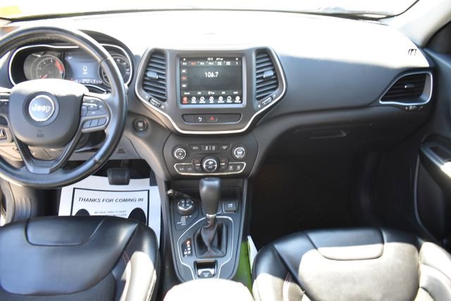 Used 2019 Jeep Cherokee Trailhawk w/ Cold Weather Group image 17