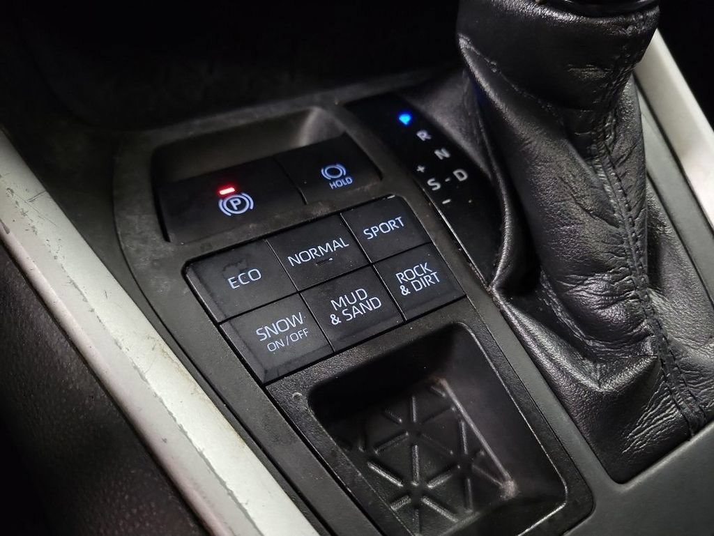 Used 2019 Toyota RAV4 XLE w/ Convenience Package AWD/4WD image 16