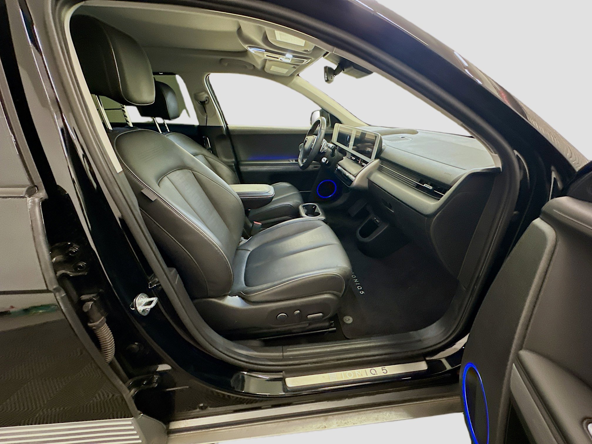 Used 2023 Hyundai Ioniq 5 Limited w/ Cargo Package image 33