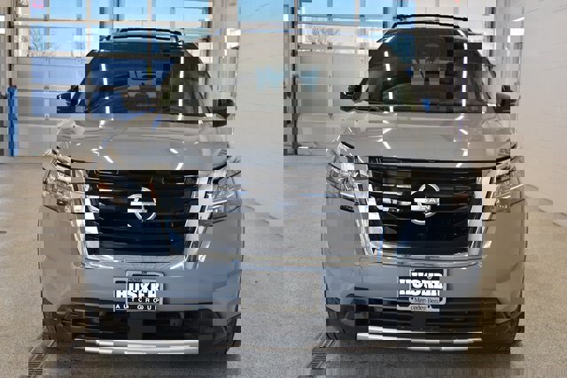 Used 2024 Nissan Pathfinder Platinum w/ Cargo Package image 3