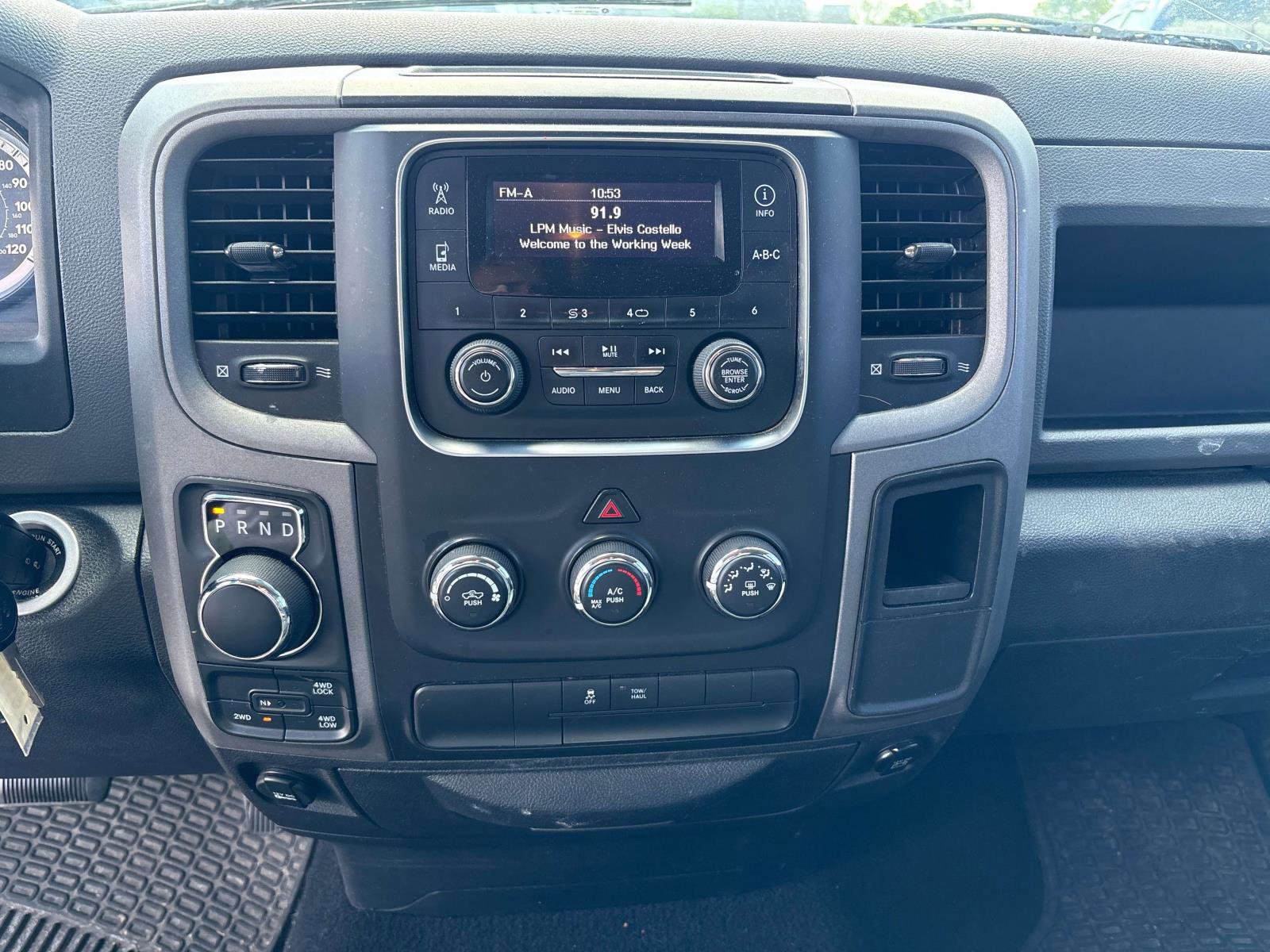 Used 2014 RAM 1500 ST w/ SXT Appearance Group AWD/4WD image 11