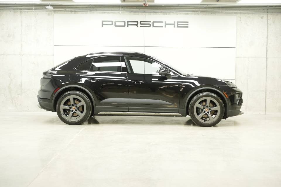 New 2026 Porsche Macan 4 Electric AWD/4WD image 8