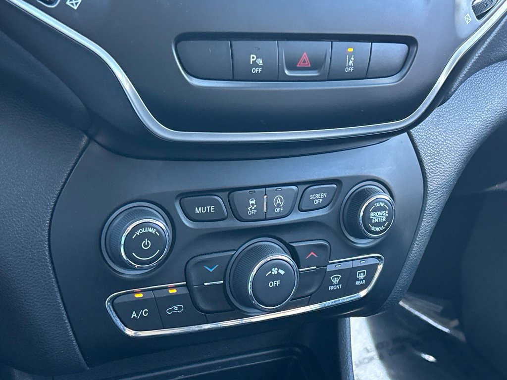 Used 2020 Jeep Cherokee Latitude Lux w/ Quick Order Package 26H Lux FWD image 33