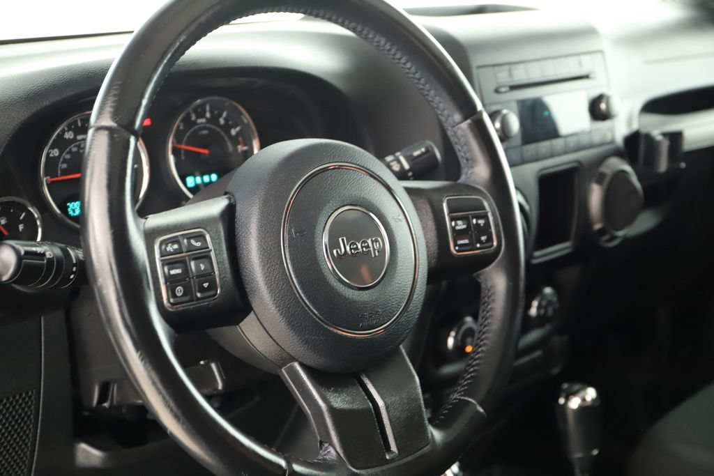 Used 2018 Jeep Wrangler Unlimited Sport w/ Connectivity Group AWD/4WD image 16