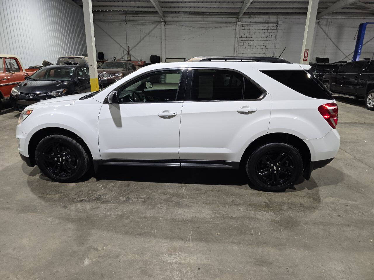 Used 2017 Chevrolet Equinox LT w/ Sport Edition AWD/4WD image 4