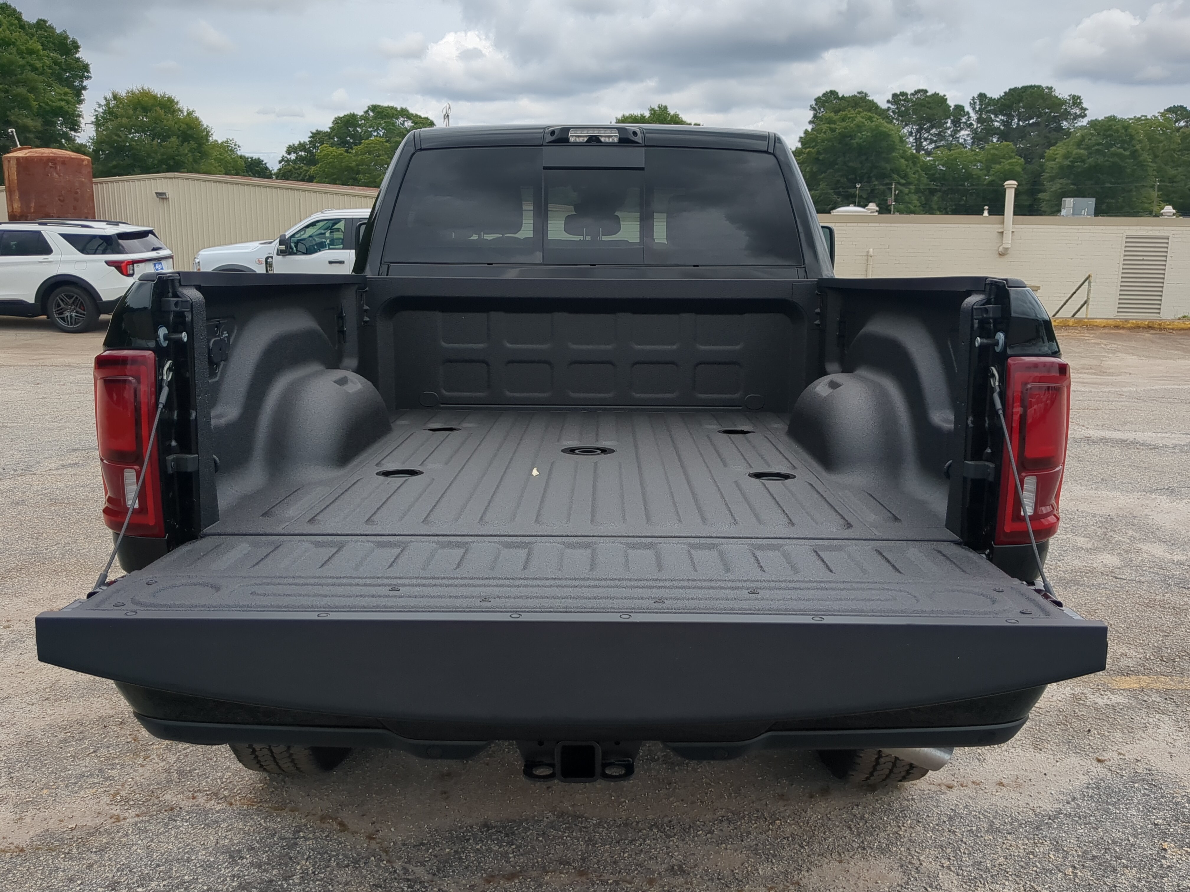 New 2026 RAM 2500 Laramie AWD/4WD image 12