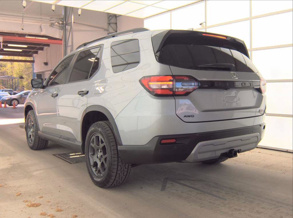 Used 2024 Honda Pilot TrailSport image 4