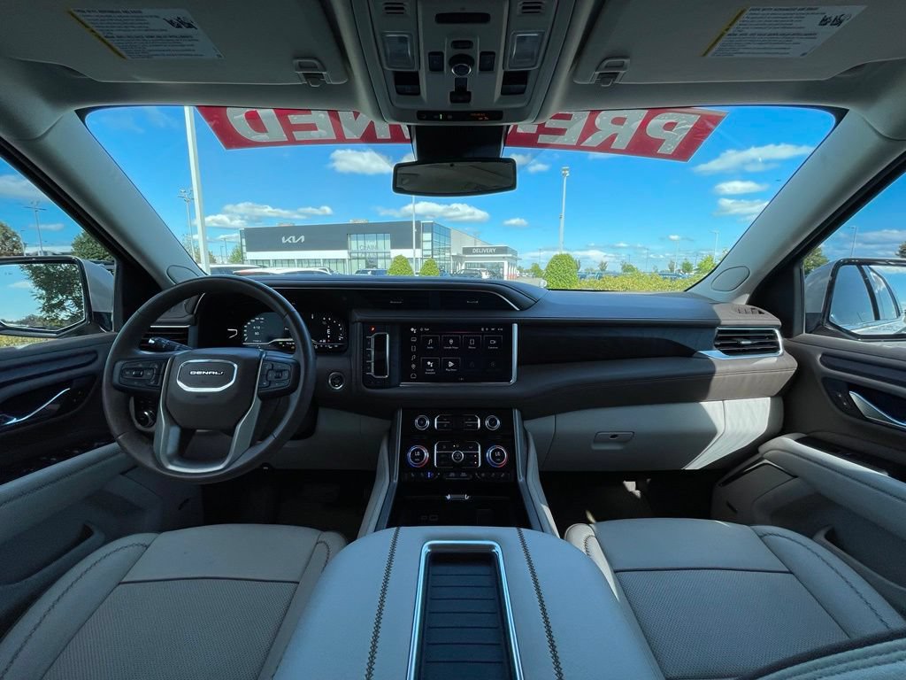 Used 2023 GMC Yukon Denali AWD/4WD image 30