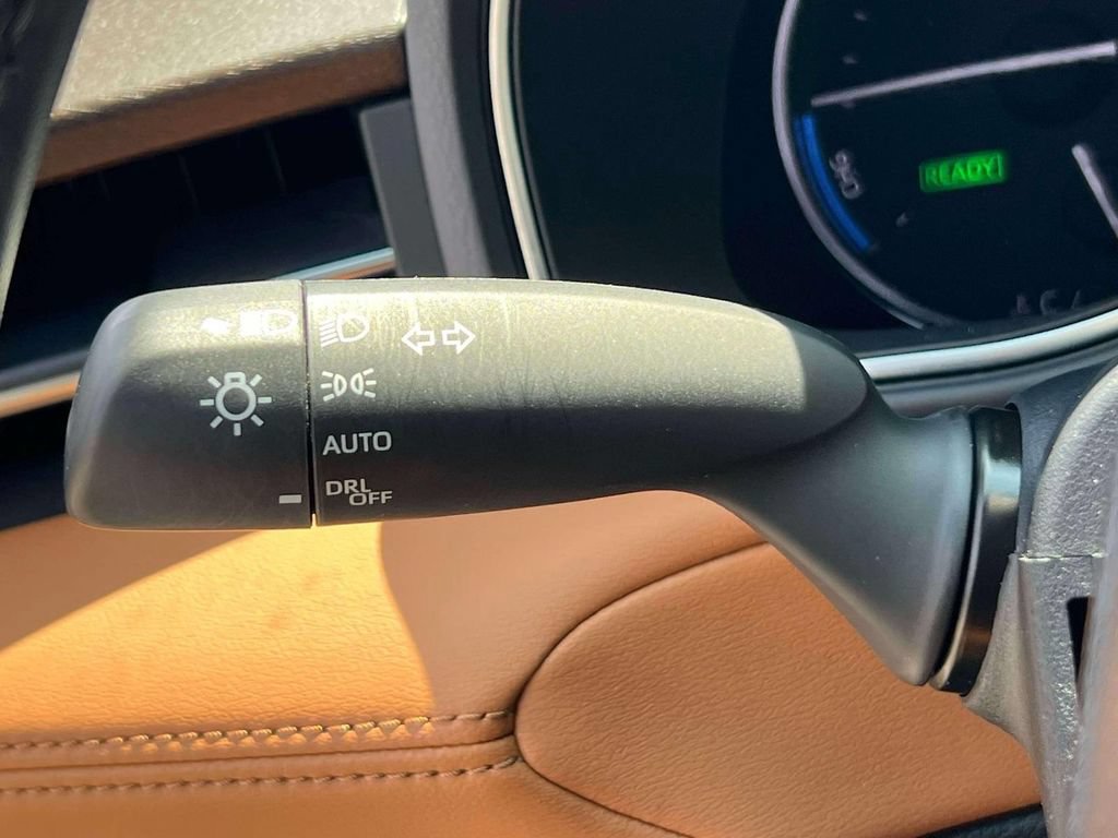 Used 2022 Toyota Avalon Limited w/ Advanced Safety Package FWD image 24