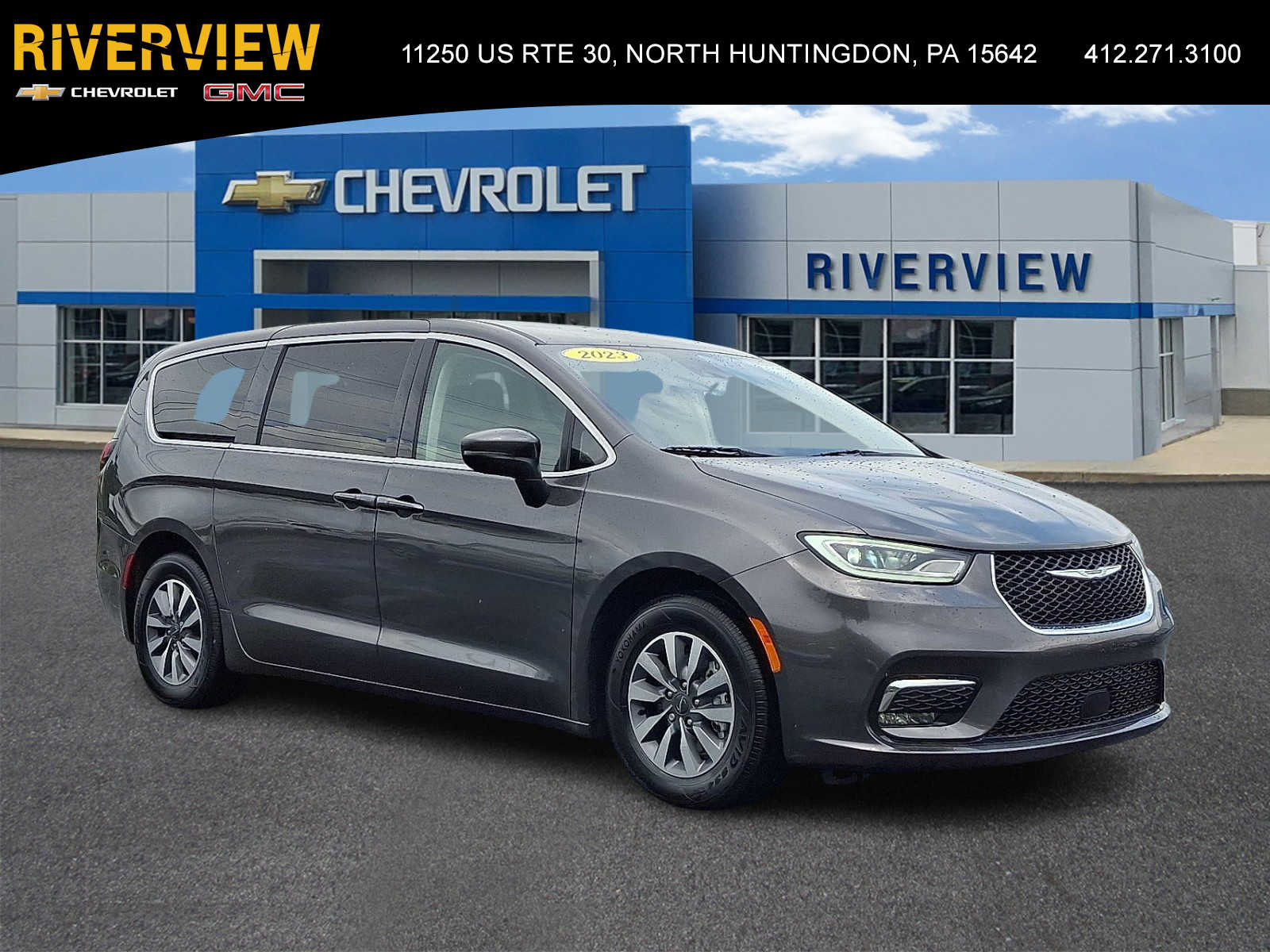 Used 2023 Chrysler Pacifica Touring-L