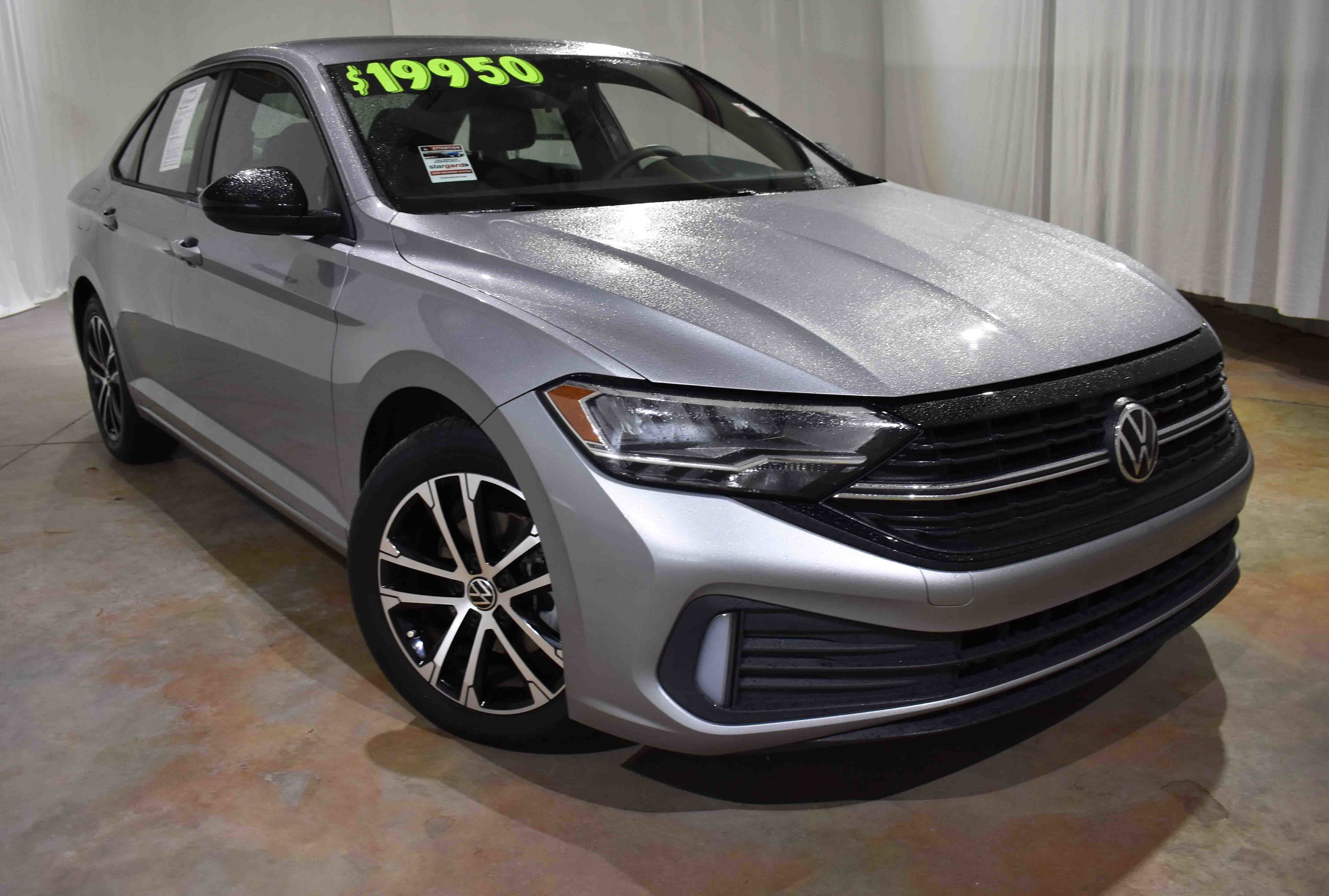 Used 2023 Volkswagen Jetta Sport image 3