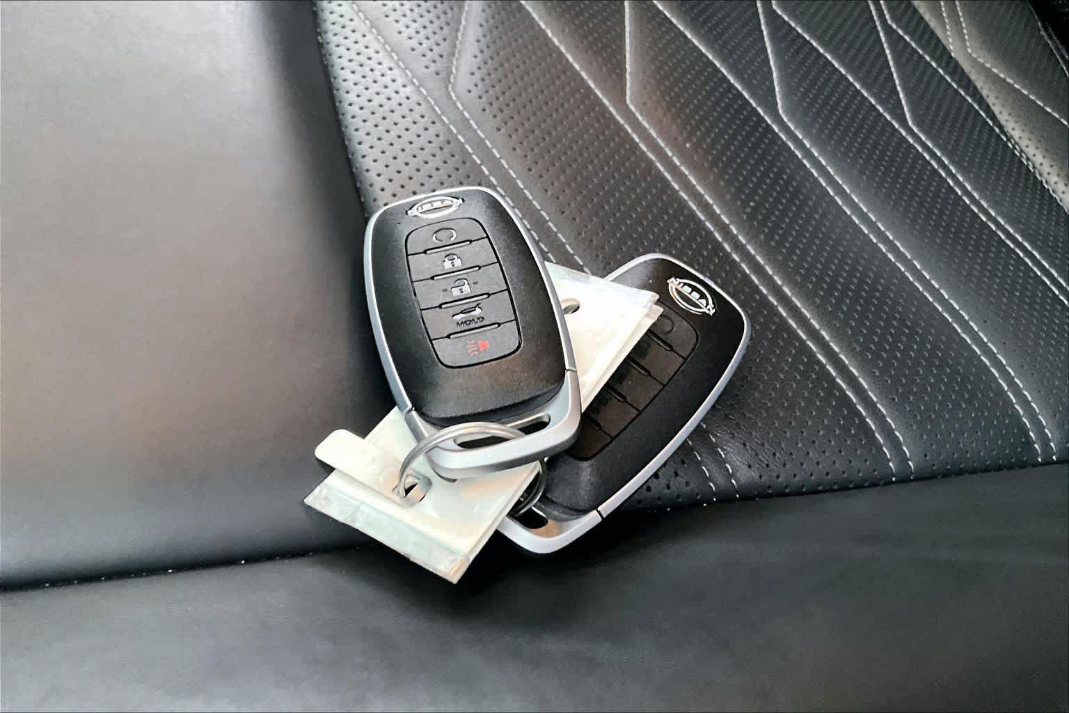 Used 2025 Nissan Pathfinder Platinum w/ Cargo Package FWD image 15