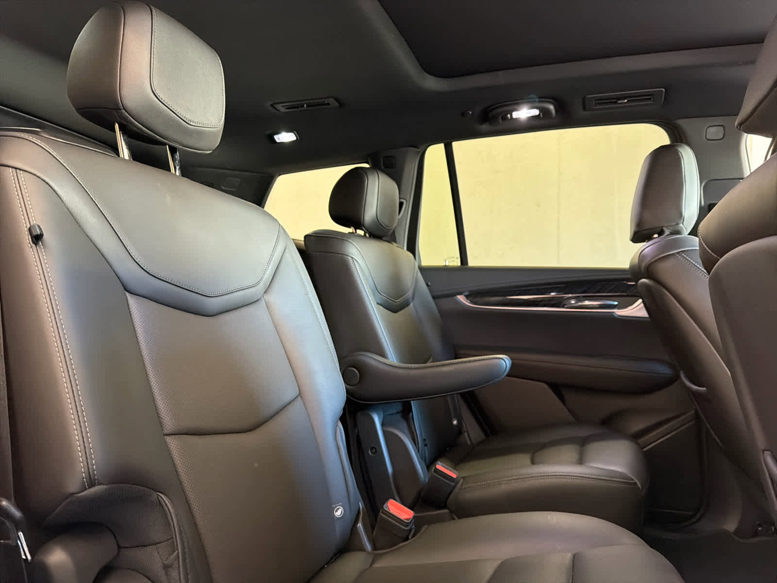 Used 2025 Cadillac XT6 Premium Luxury FWD image 35