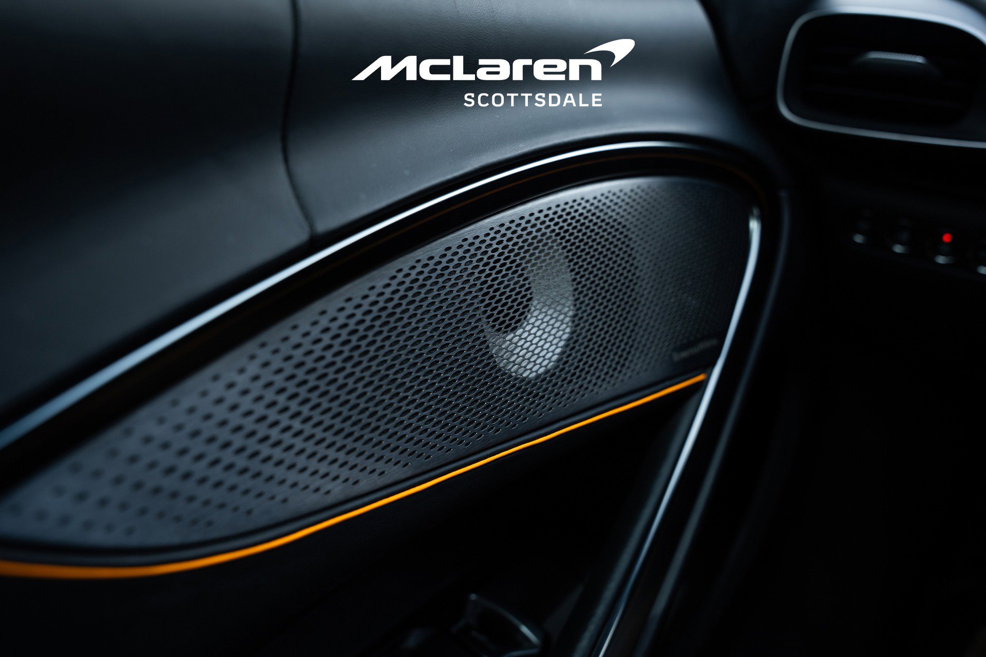 Used 2023 McLaren Artura image 25