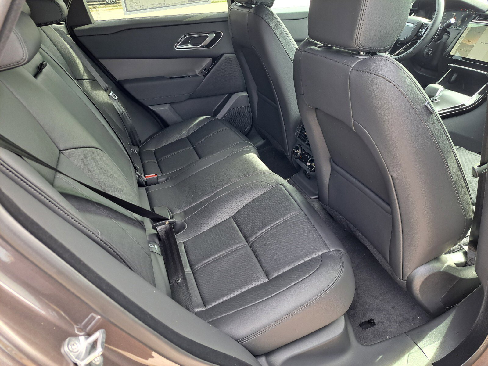 New 2025 Land Rover Range Rover Velar Dynamic SE image 4