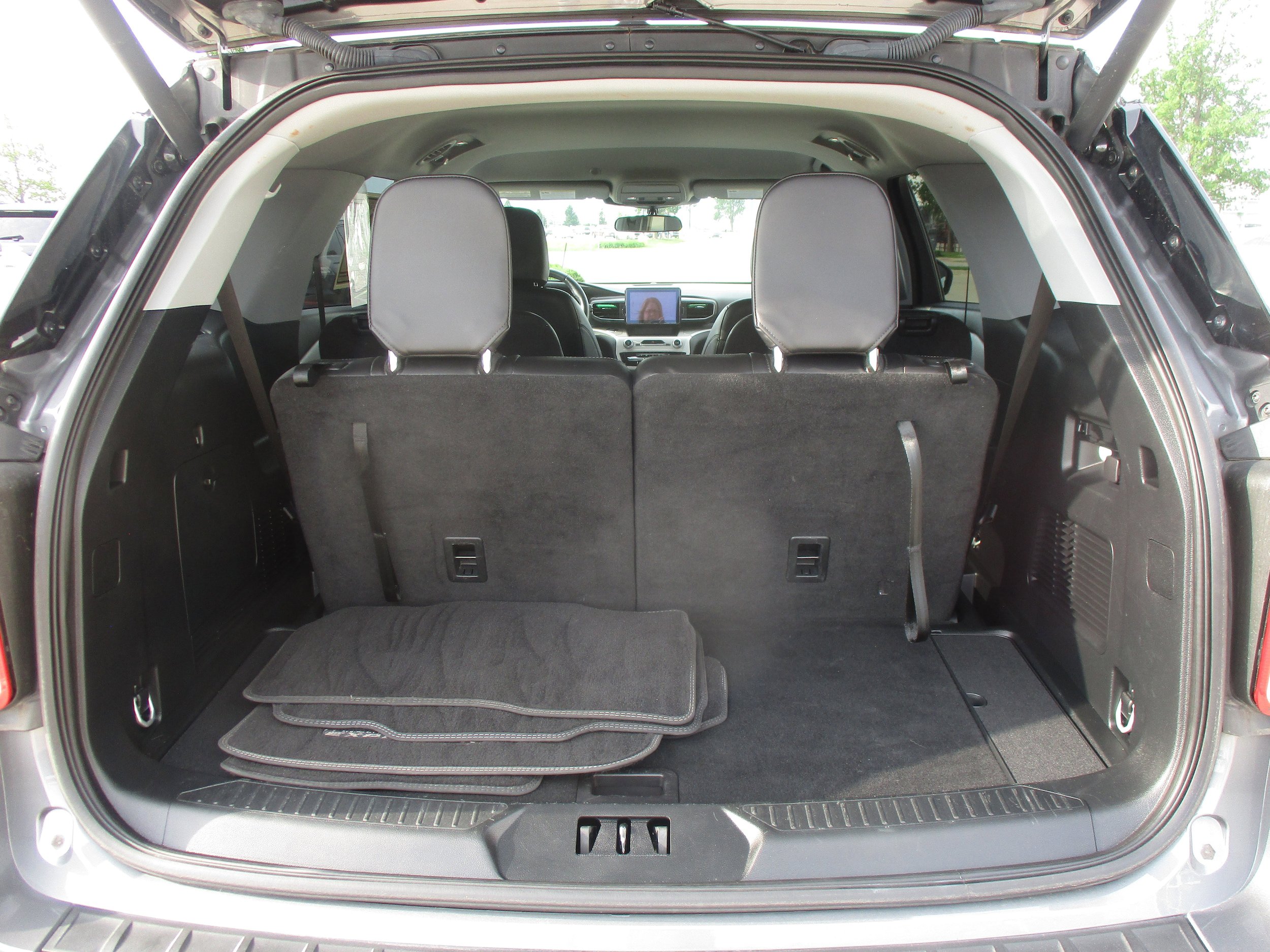 Used 2023 Ford Explorer XLT w/ Equipment Group 202A AWD/4WD image 42