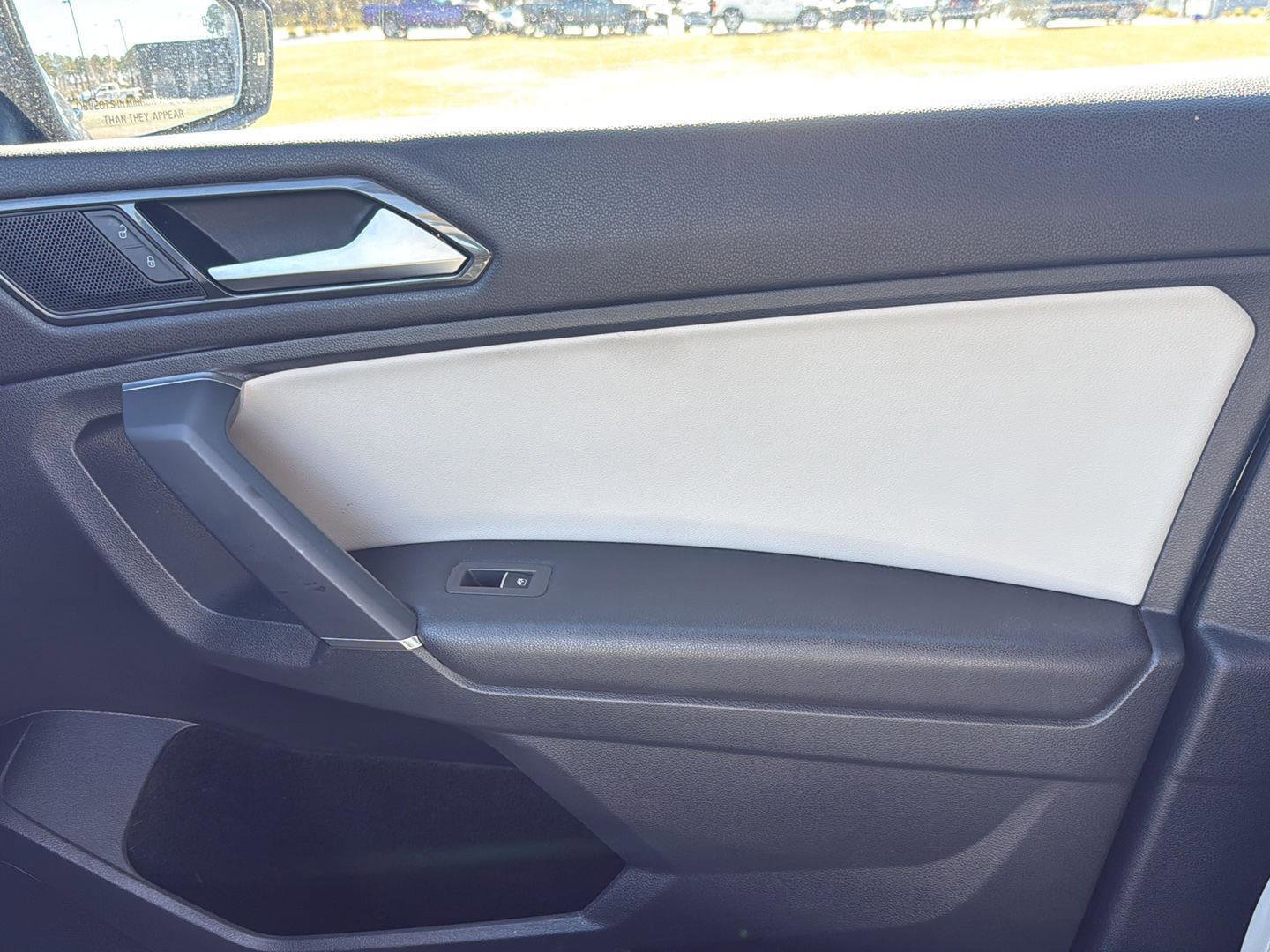 Used 2018 Volkswagen Tiguan SE image 18