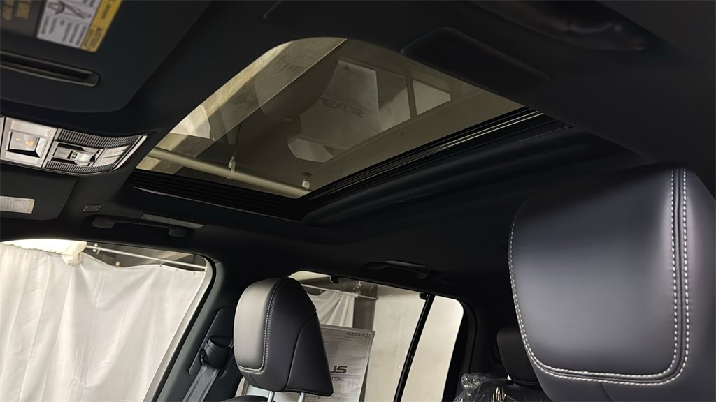 New 2025 Lexus LX 600 4WD w/ Luxury Package image 6