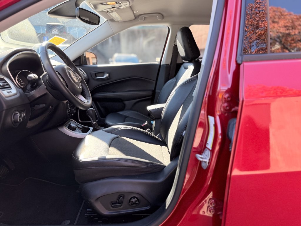 Used 2019 Jeep Compass Latitude w/ Popular Equipment Group AWD/4WD image 13