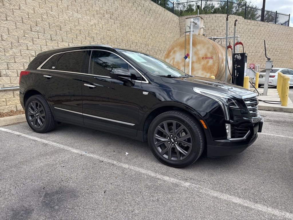 Used 2018 Cadillac XT5 Premium Luxury FWD image 2