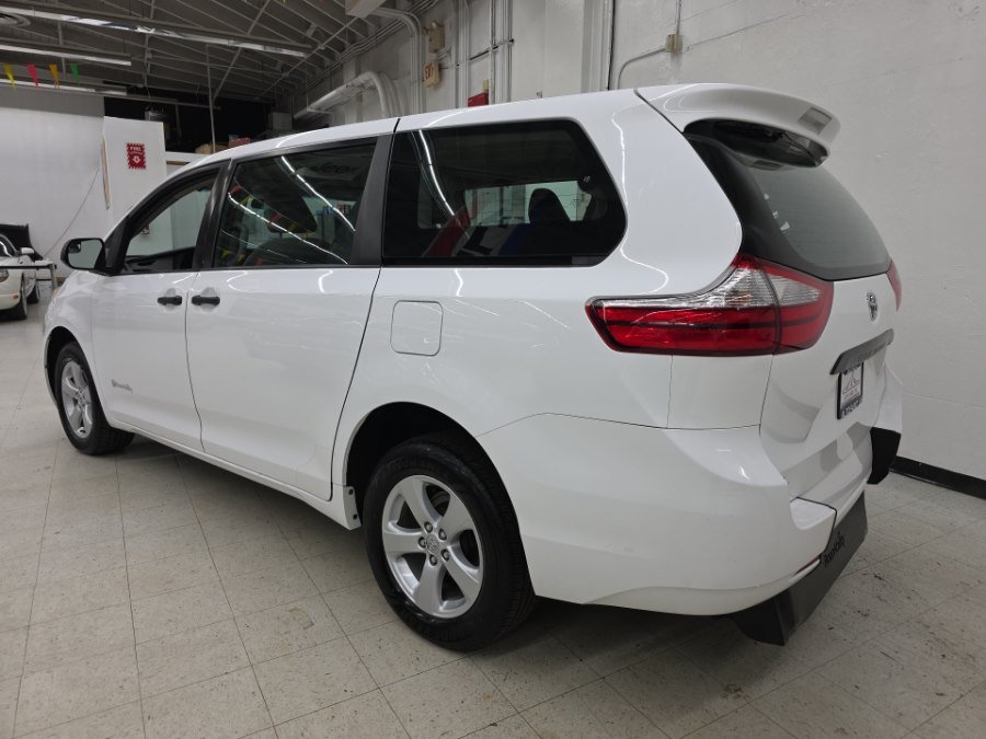 Used 2015 Toyota Sienna L FWD image 4