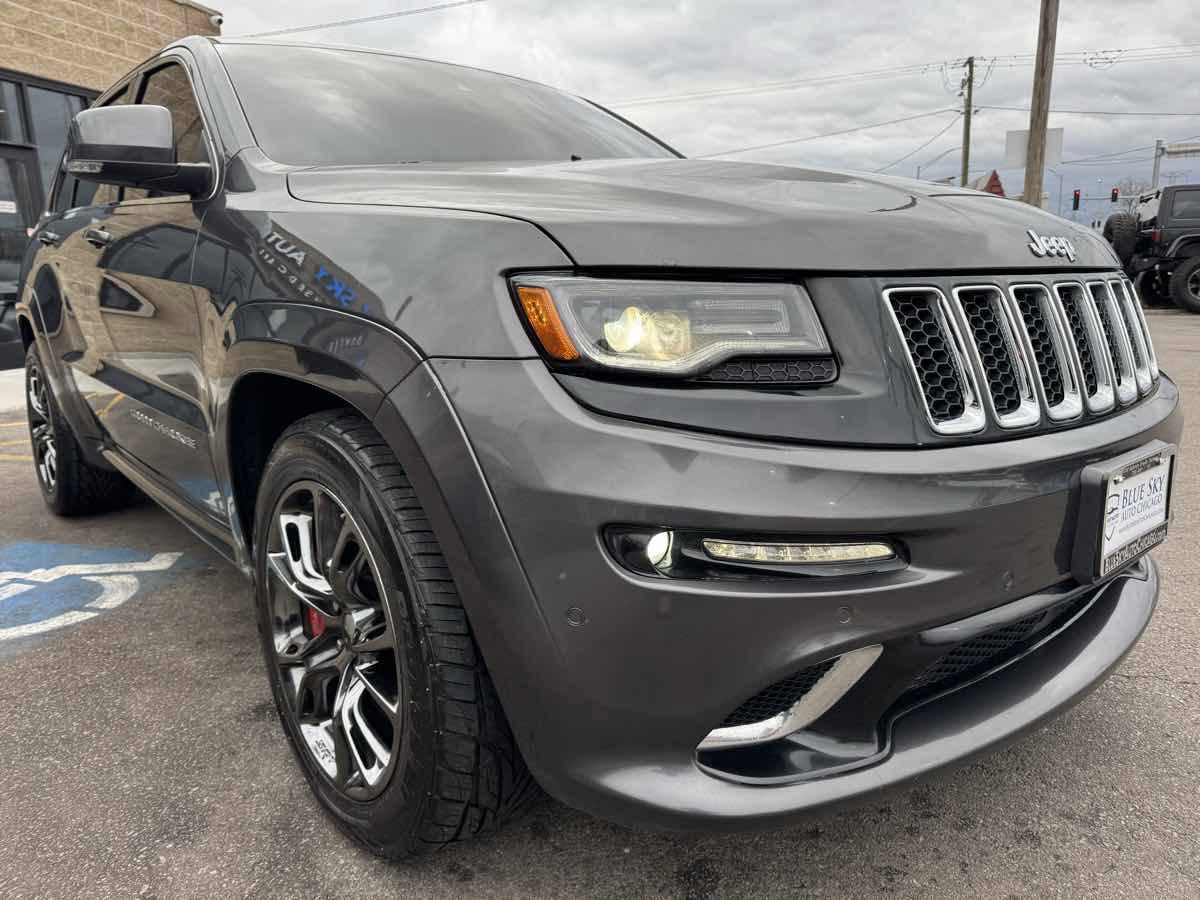 Used 2015 Jeep Grand Cherokee SRT w/ Luxury Group II AWD/4WD image 3