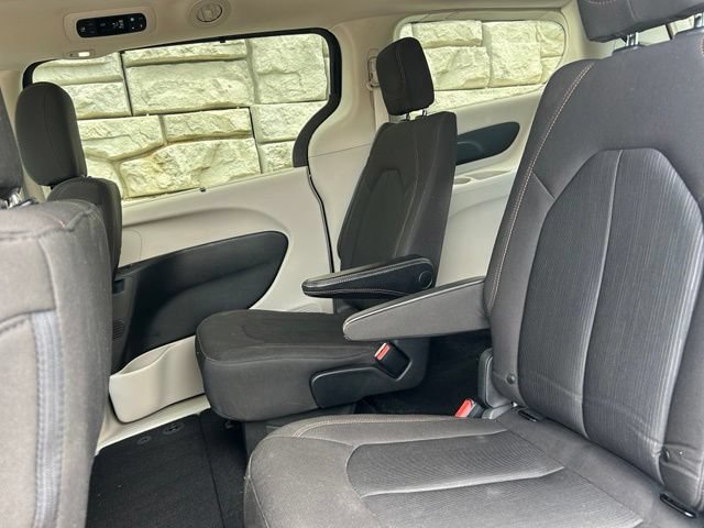 Certified 2020 Chrysler Pacifica Touring FWD image 9