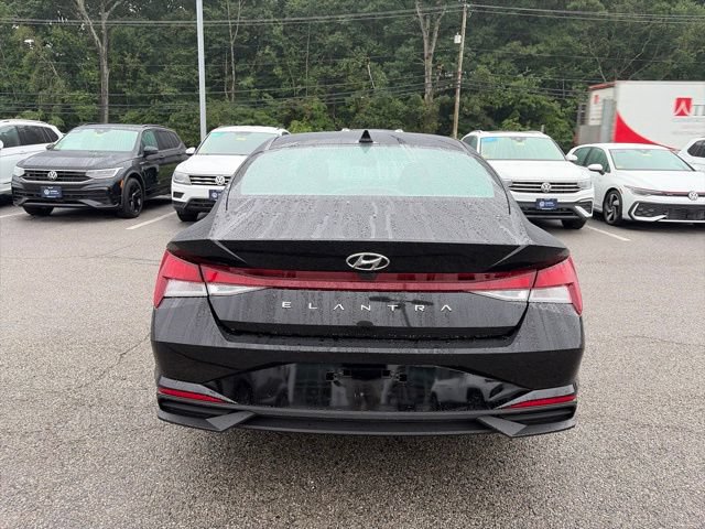 Used 2023 Hyundai Elantra SEL w/ Winter Weather Package FWD image 6