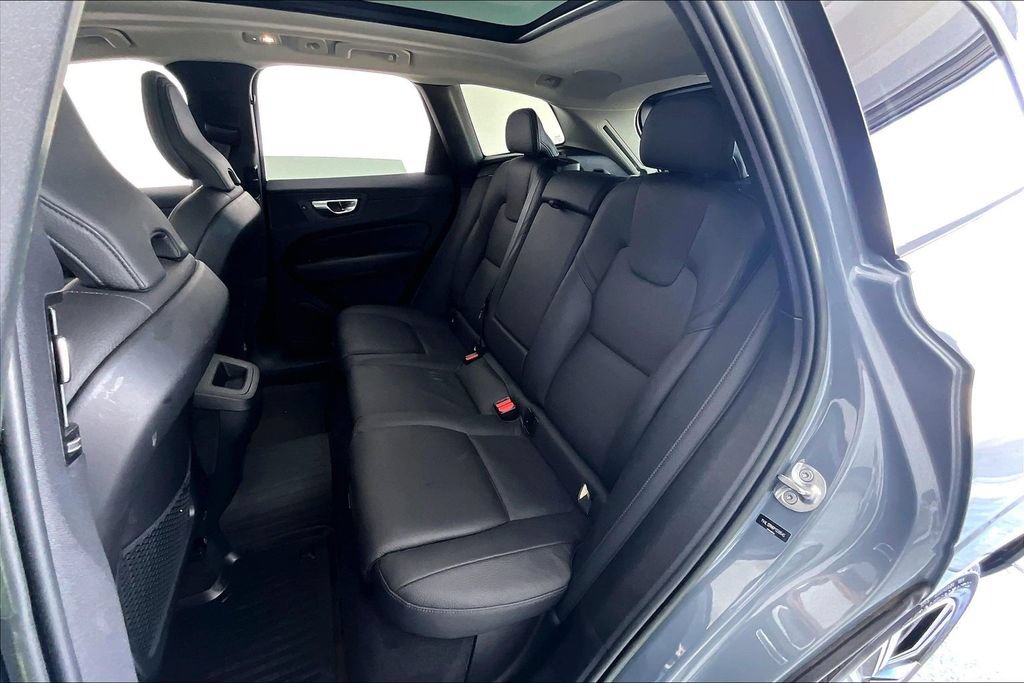 Certified 2023 Volvo XC60 B5 Plus AWD/4WD image 34