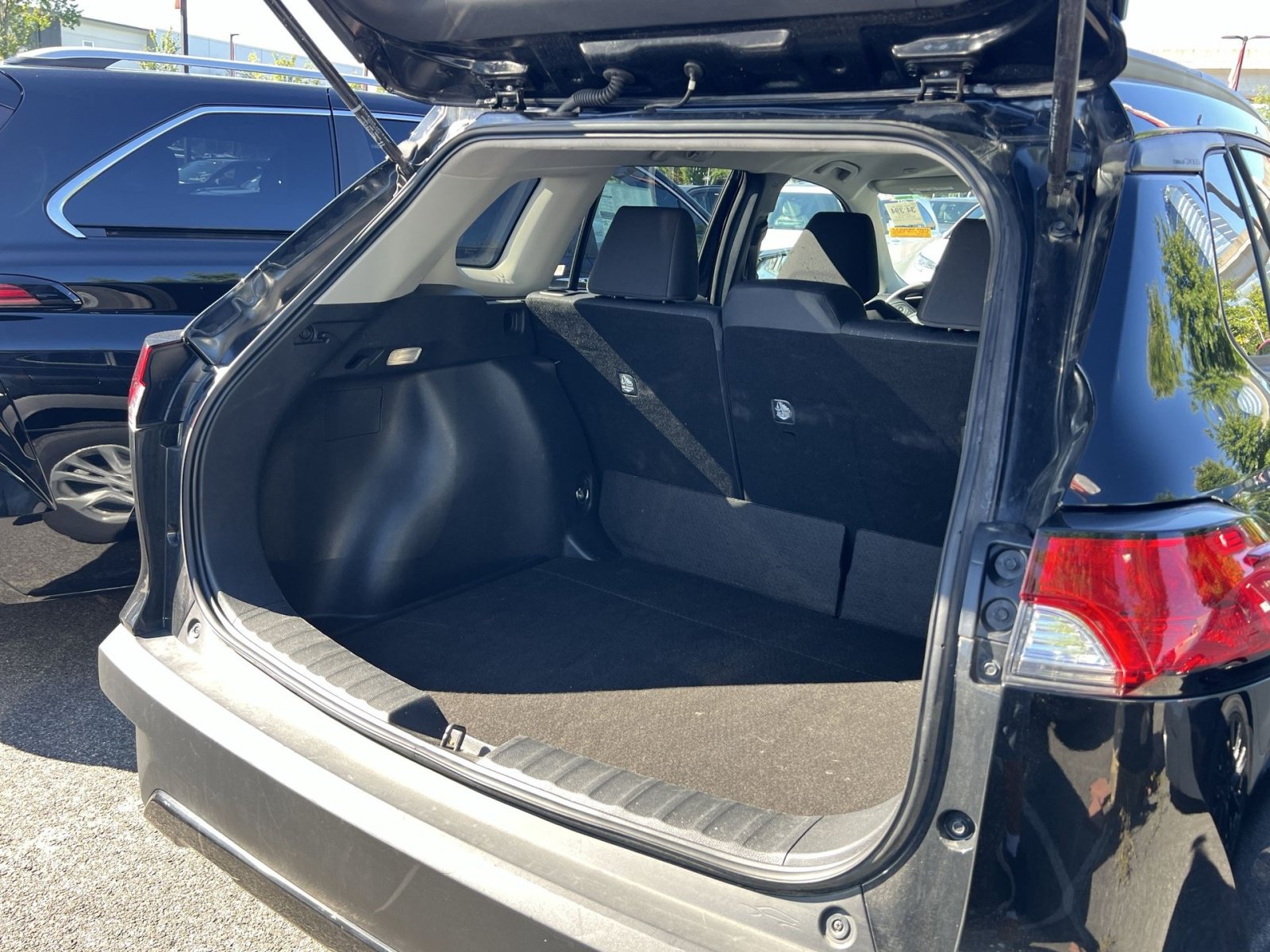 Used 2025 Toyota Corolla Cross LE FWD image 26