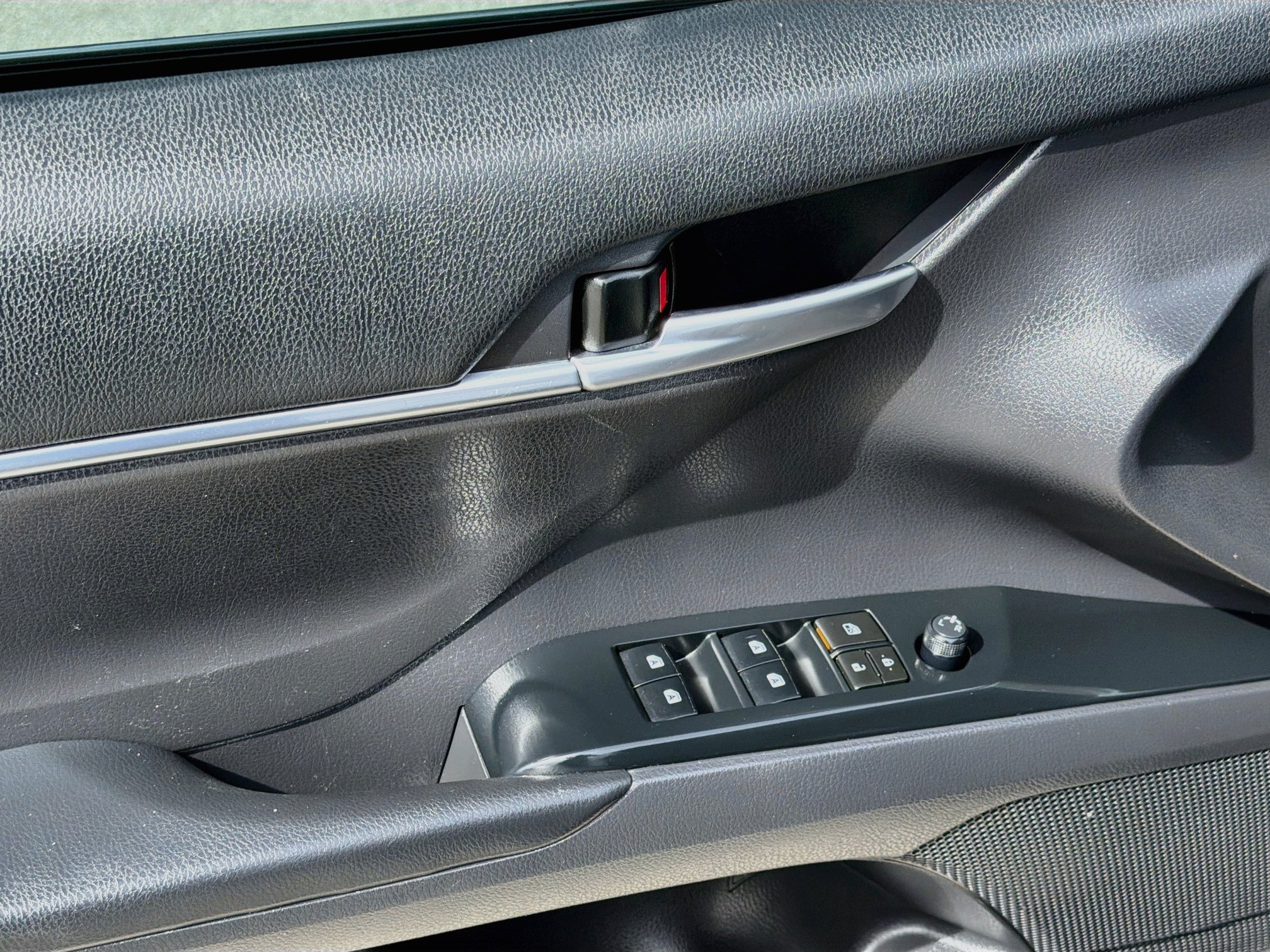 Used 2019 Toyota Camry SE FWD image 14