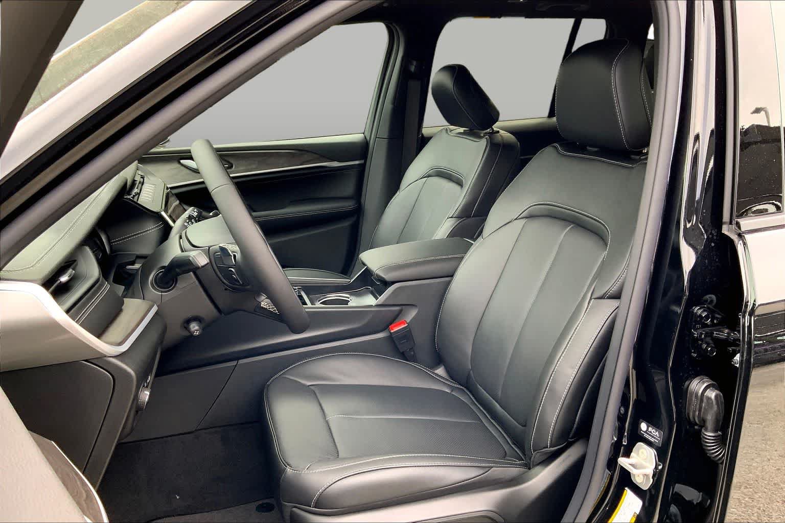 New 2026 Jeep Grand Cherokee Limited AWD/4WD image 7