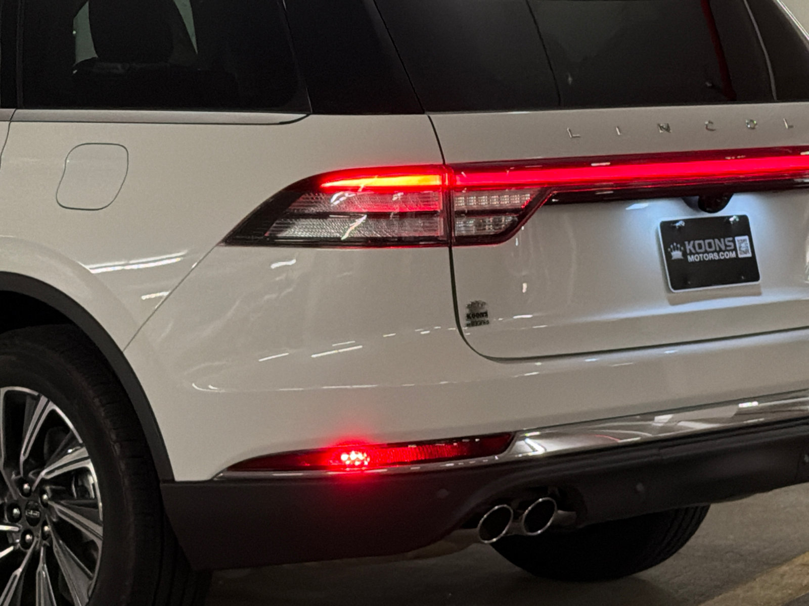 New 2027 Lincoln Aviator AWD image 7