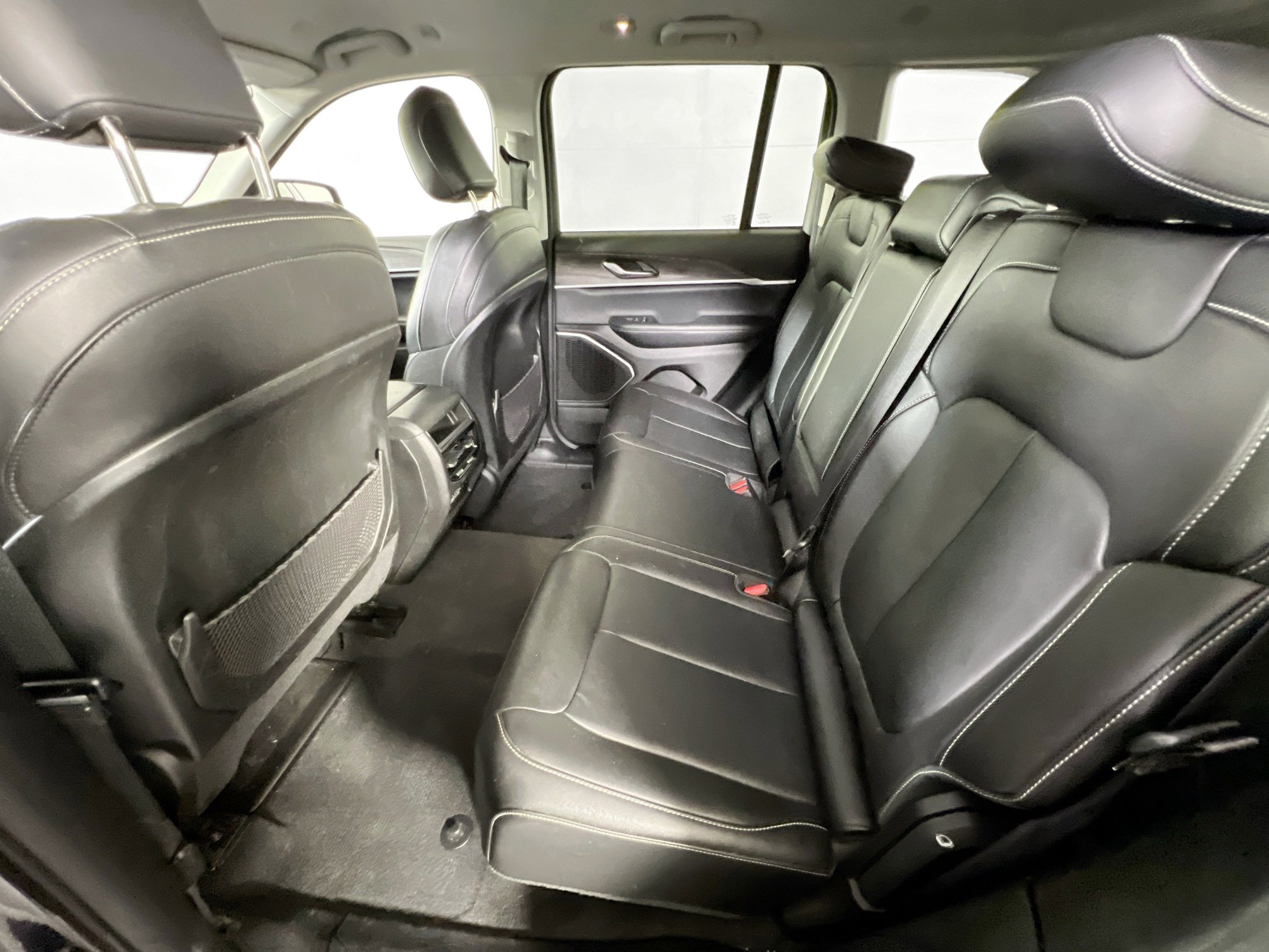 Used 2022 Jeep Grand Cherokee Limited image 23