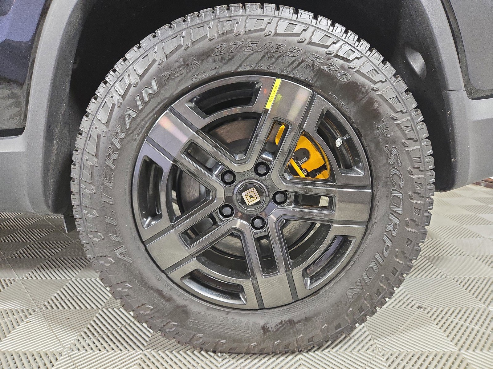 Used 2023 Rivian R1S Adventure AWD/4WD image 10
