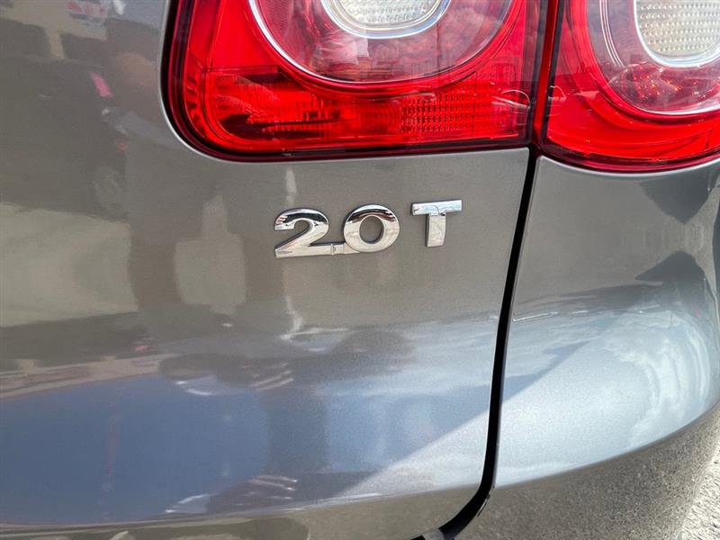 Used 2011 Volkswagen Tiguan S image 12