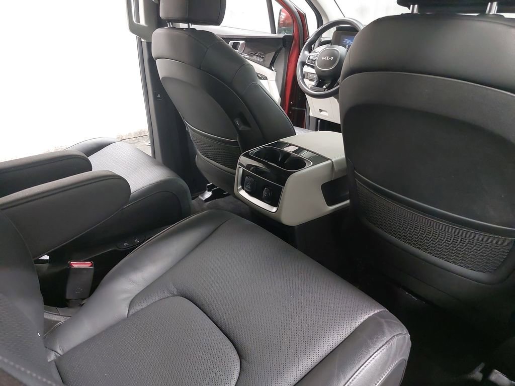 Used 2023 Kia Carnival SX Prestige image 11
